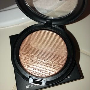 😍MAC SUPERB HIGHLIGHTER